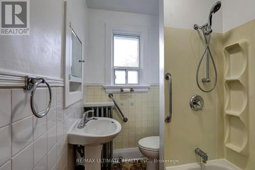 30 Springdale Blvd, Toronto, ON - Indoor Photo Showing Bathroom