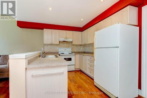 92 Gunning Cres, New Tecumseth, ON - Indoor Photo Showing Kitchen With Double Sink