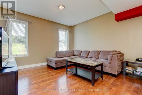 92 Gunning Cres, New Tecumseth, ON - Indoor Photo Showing Living Room