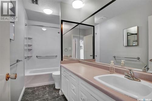 2323 Arnold Street, Saskatoon, SK - Indoor Photo Showing Bathroom