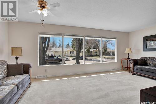 2323 Arnold Street, Saskatoon, SK - Indoor Photo Showing Living Room