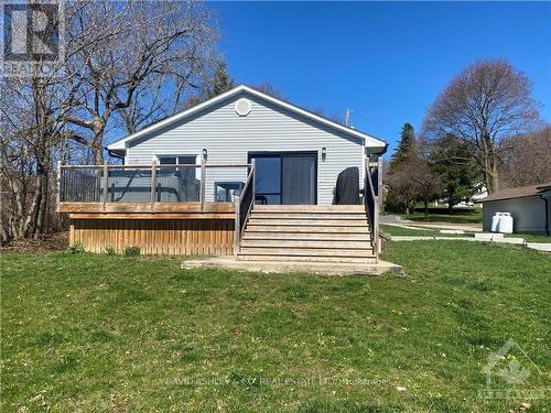 809-811 Hilmor Terrace S, Elizabethtown-Kitley, ON - Outdoor With Deck Patio Veranda