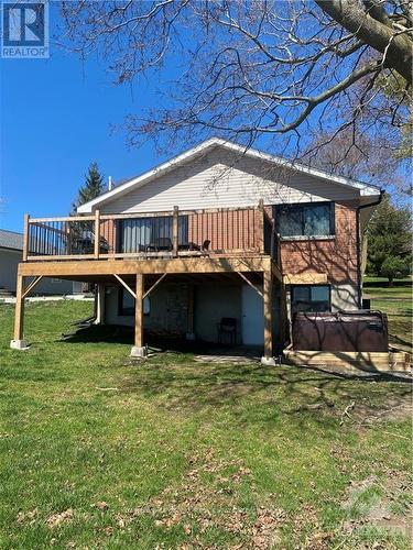 809-811 Hilmor Terrace S, Elizabethtown-Kitley, ON - Outdoor With Deck Patio Veranda