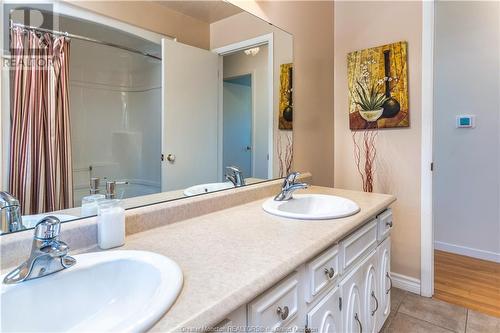 44 Avalon St, Dieppe, NB - Indoor Photo Showing Bathroom