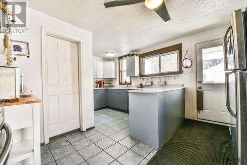 213 Sixth Ave, Timmins, ON - Indoor Photo Showing Kitchen