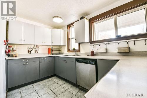 213 Sixth Ave, Timmins, ON - Indoor Photo Showing Kitchen With Double Sink
