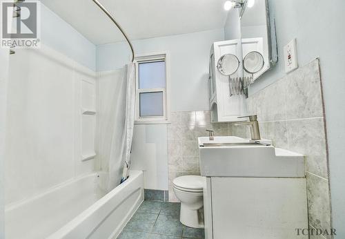 213 Sixth Ave, Timmins, ON - Indoor Photo Showing Bathroom