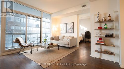 3311 - 45 Charles Street E, Toronto, ON - Indoor Photo Showing Living Room