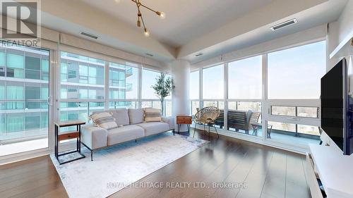 #1001 -35 Brian Peck Cres, Toronto, ON - Indoor Photo Showing Living Room