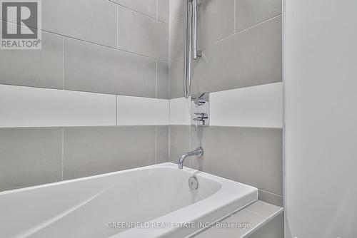 #2304 -197 Yonge St E, Toronto, ON - Indoor Photo Showing Bathroom