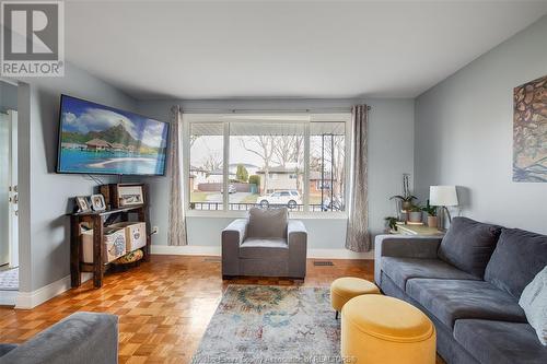 5155 Colbourne Drive, Windsor, ON - Indoor Photo Showing Living Room