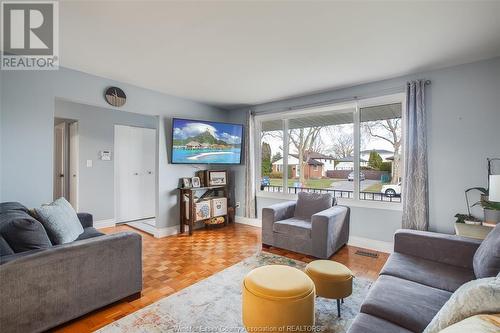 5155 Colbourne Drive, Windsor, ON - Indoor Photo Showing Living Room