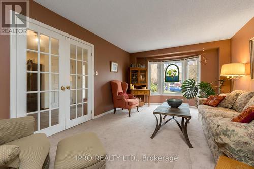 14 Mintwood Crt, Brampton, ON - Indoor Photo Showing Living Room