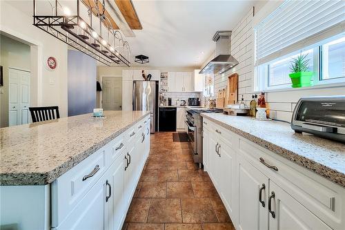7 Vision Place, Stoney Creek, ON - Indoor Photo Showing Kitchen With Upgraded Kitchen