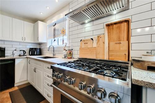7 Vision Place, Stoney Creek, ON - Indoor Photo Showing Kitchen