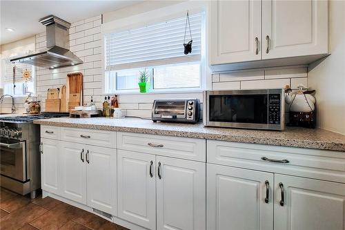 7 Vision Place, Stoney Creek, ON - Indoor Photo Showing Kitchen