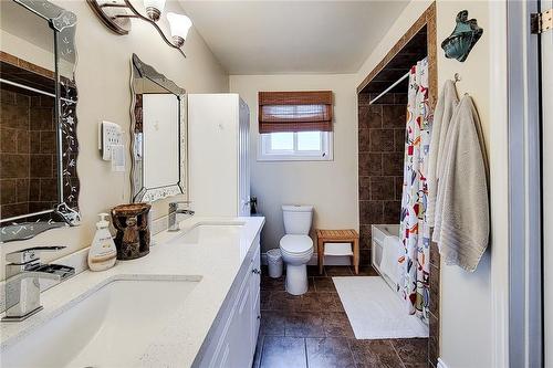 7 Vision Place, Stoney Creek, ON - Indoor Photo Showing Bathroom