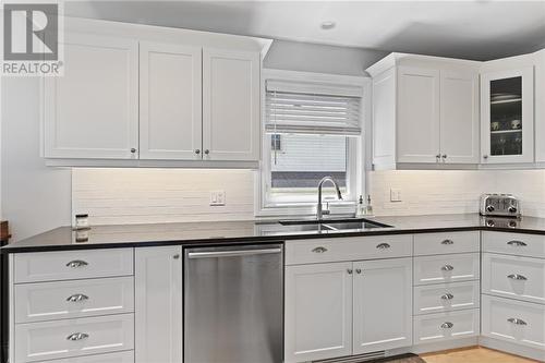 7 Shelby Lane, Brockville, ON - Indoor Photo Showing Kitchen With Double Sink