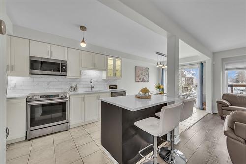 119 Donald Bell Drive, Binbrook, ON - Indoor Photo Showing Kitchen With Upgraded Kitchen