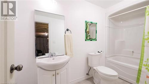 2391 9Th Avenue E, Owen Sound, ON - Indoor Photo Showing Bathroom