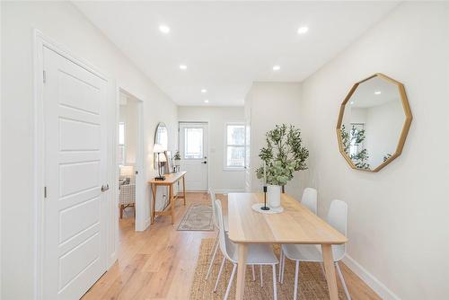 371 Upper Wentworth Street, Hamilton, ON - Indoor Photo Showing Dining Room