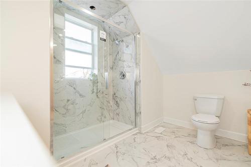 371 Upper Wentworth Street, Hamilton, ON - Indoor Photo Showing Bathroom