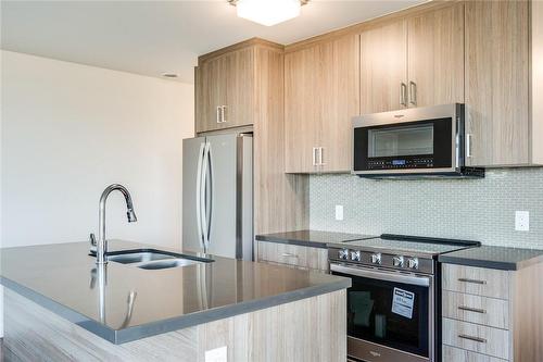 467 Charlton Avenue E|Unit #407, Hamilton, ON - Indoor Photo Showing Kitchen With Double Sink With Upgraded Kitchen