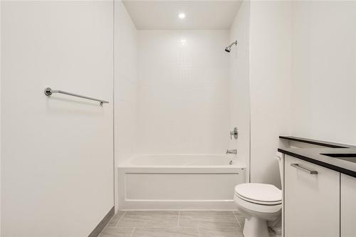 467 Charlton Avenue E|Unit #407, Hamilton, ON - Indoor Photo Showing Bathroom