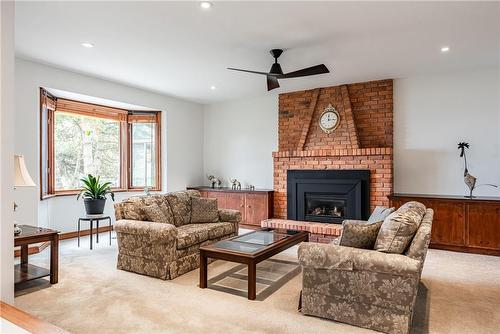 356 Roberts Road, Grimsby, ON - Indoor Photo Showing Living Room With Fireplace