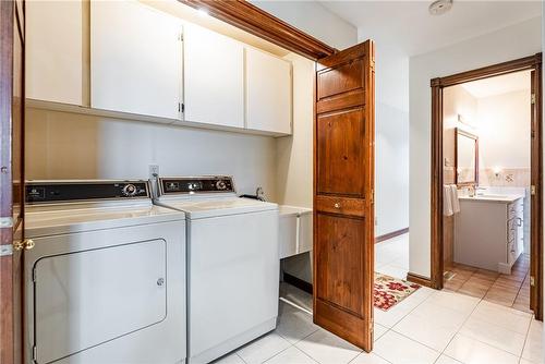 356 Roberts Road, Grimsby, ON - Indoor Photo Showing Laundry Room