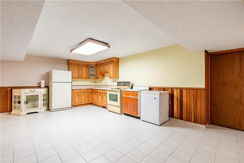 356 Roberts Road, Grimsby, ON - Indoor Photo Showing Kitchen