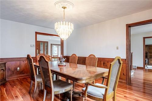 356 Roberts Road, Grimsby, ON - Indoor Photo Showing Dining Room