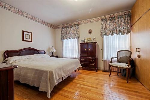 538 Hughson Street N, Hamilton, ON - Indoor Photo Showing Bedroom