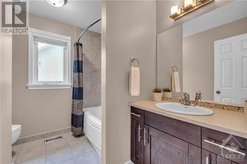 69 Chanonhouse Drive, Ottawa, ON - Indoor Photo Showing Bathroom