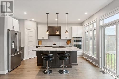 10 Honfleur Street, Ottawa, ON - Indoor Photo Showing Kitchen With Upgraded Kitchen