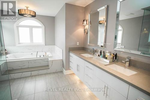 4671 Mcleod Rd, Burlington, ON - Indoor Photo Showing Bathroom