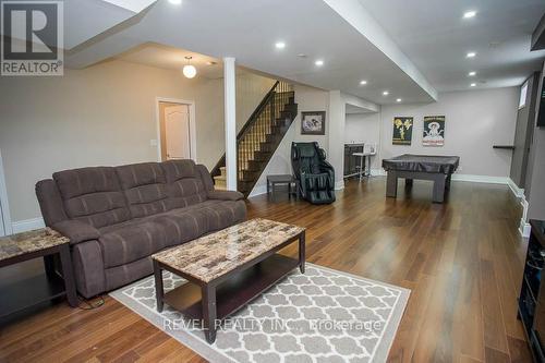 4671 Mcleod Rd, Burlington, ON - Indoor Photo Showing Living Room