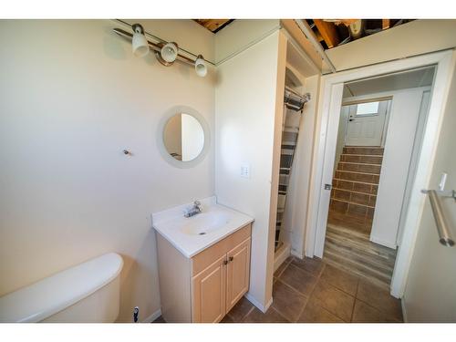 118 21St Avenue, Cranbrook, BC - Indoor Photo Showing Bathroom