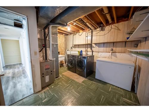 118 21St Avenue, Cranbrook, BC - Indoor Photo Showing Laundry Room