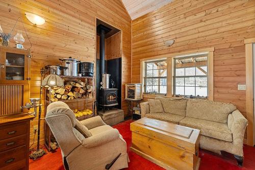 4641 Samuelson Road, Canyon, BC - Indoor Photo Showing Living Room With Fireplace