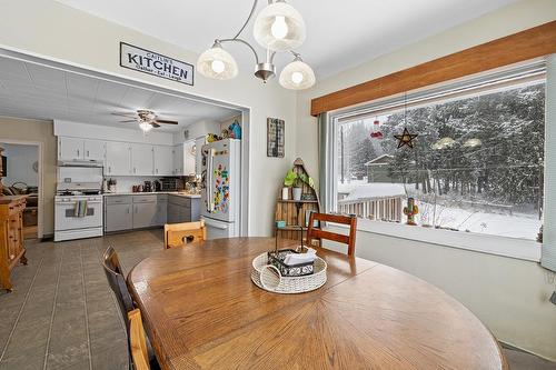 4641 Samuelson Road, Canyon, BC - Indoor Photo Showing Dining Room