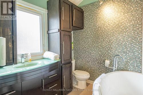 7066 Waverly St, Hamilton Township, ON - Indoor Photo Showing Bathroom
