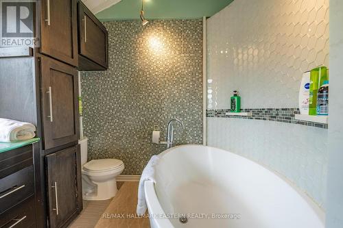 7066 Waverly St, Hamilton Township, ON - Indoor Photo Showing Bathroom