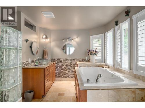 17824 Juniper Cove Road, Lake Country, BC - Indoor Photo Showing Bathroom