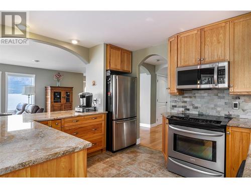 17824 Juniper Cove Road, Lake Country, BC - Indoor Photo Showing Kitchen