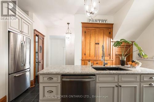 19 Sherring St S, Haldimand, ON - Indoor Photo Showing Kitchen With Double Sink With Upgraded Kitchen