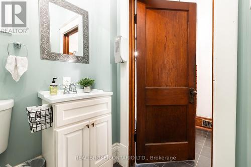 19 Sherring St S, Haldimand, ON - Indoor Photo Showing Bathroom