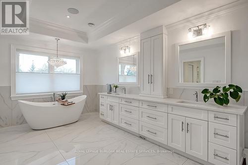240 Pine Cove Rd, Burlington, ON - Indoor Photo Showing Bathroom