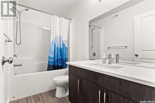 1732 West Market Street, Regina, SK - Indoor Photo Showing Bathroom