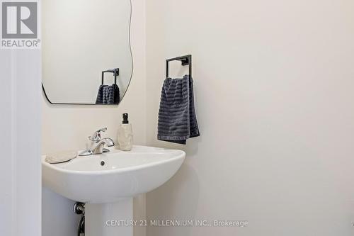 43 Lorne Thomas Pl, New Tecumseth, ON - Indoor Photo Showing Bathroom
